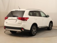 Mitsubishi Outlander  2.2 DI-D Instyle