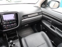 Mitsubishi Outlander  2.2 DI-D Instyle