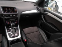 Audi Q5  3.0 TDI S line