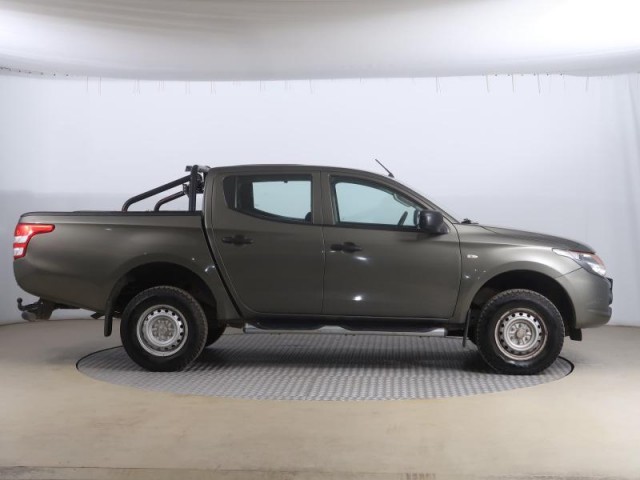 Mitsubishi L200  2.4 DI-D 