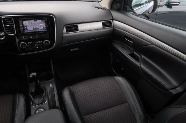 Mitsubishi Outlander  2.2 DI-D 