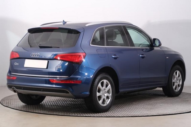 Audi Q5  2.0 TDI S line