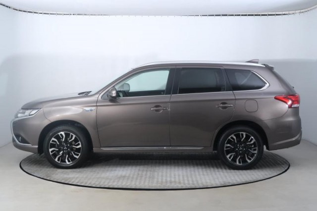 Mitsubishi Outlander  2.0 PHEV Instyle