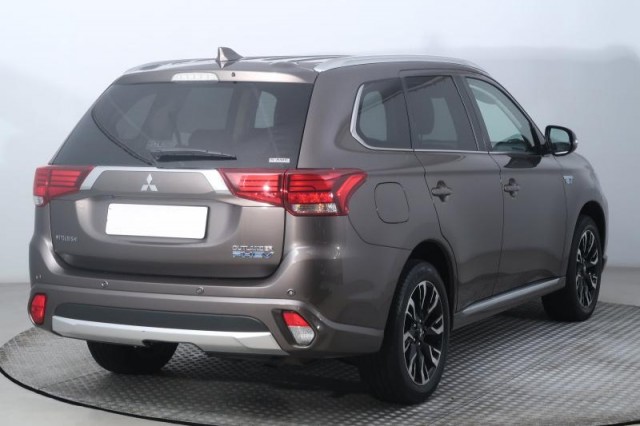 Mitsubishi Outlander  2.0 PHEV Instyle
