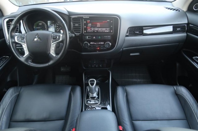 Mitsubishi Outlander  2.0 PHEV Instyle
