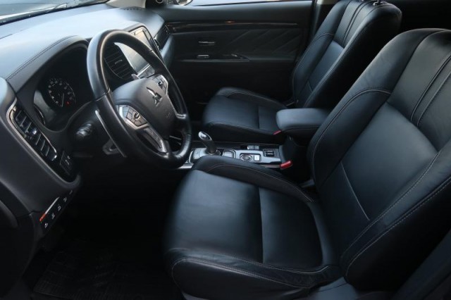 Mitsubishi Outlander  2.0 PHEV Instyle