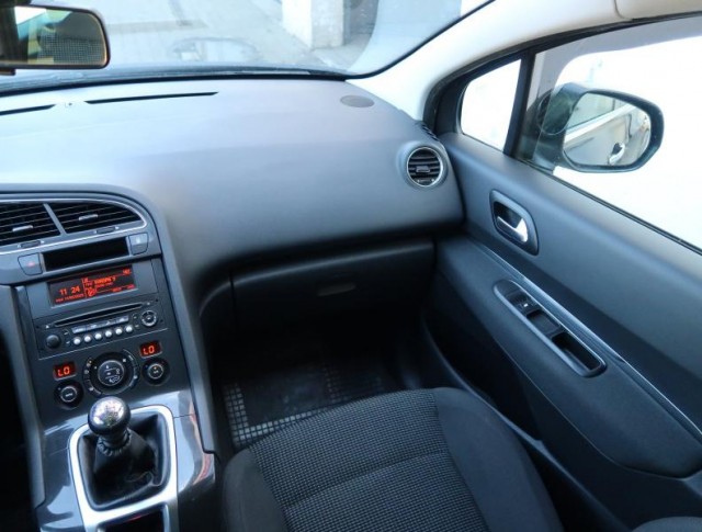 Peugeot 5008  2.0 BlueHDi 