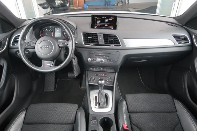 Audi Q3  2.0 TDI S line