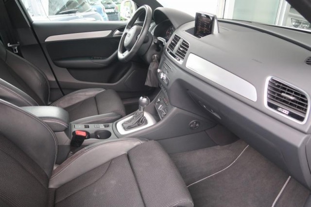 Audi Q3  2.0 TDI S line