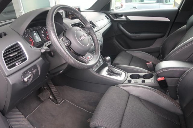 Audi Q3  2.0 TDI S line
