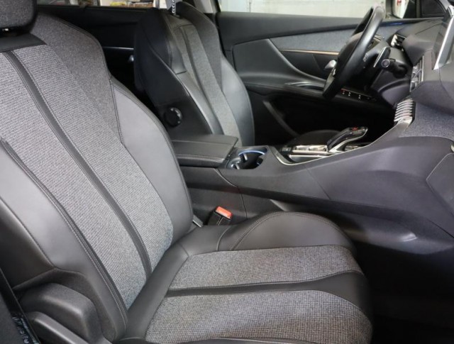 Peugeot 5008  1.5 BlueHDi 