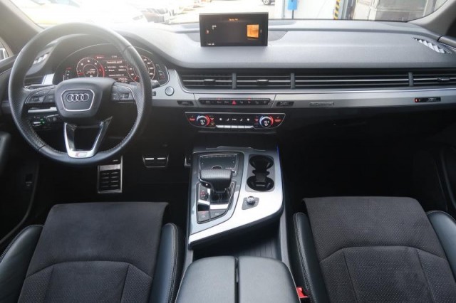 Audi Q7  3.0 TDI 