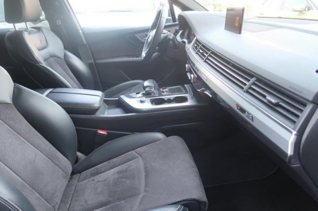 Audi Q7  3.0 TDI 