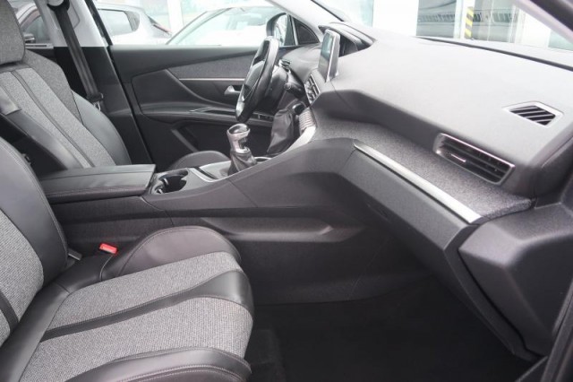 Peugeot 5008  PureTech 130 