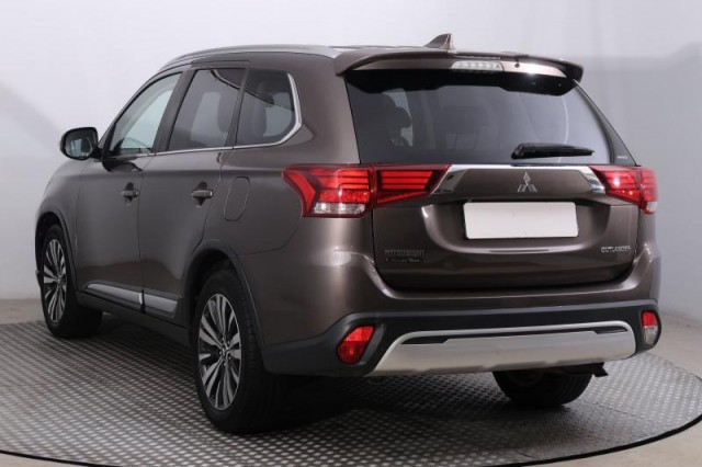 Mitsubishi Outlander  2.0 
