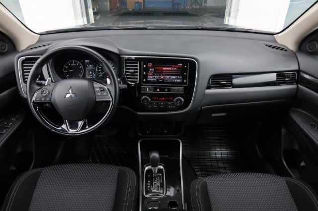 Mitsubishi Outlander  2.0 