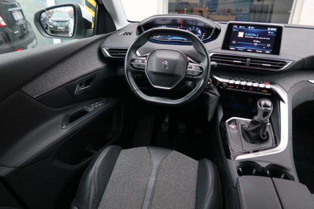 Peugeot 5008  PureTech 130 