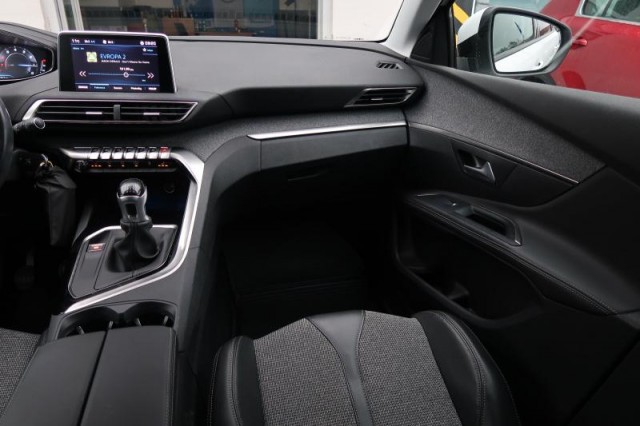 Peugeot 5008  PureTech 130 