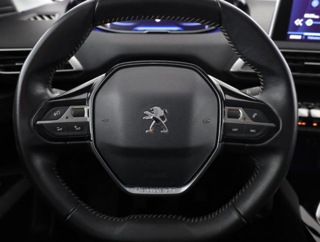 Peugeot 3008  1.5 BlueHDi 