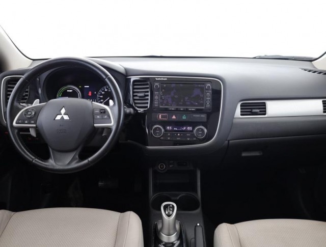 Mitsubishi Outlander  2.0 PHEV 