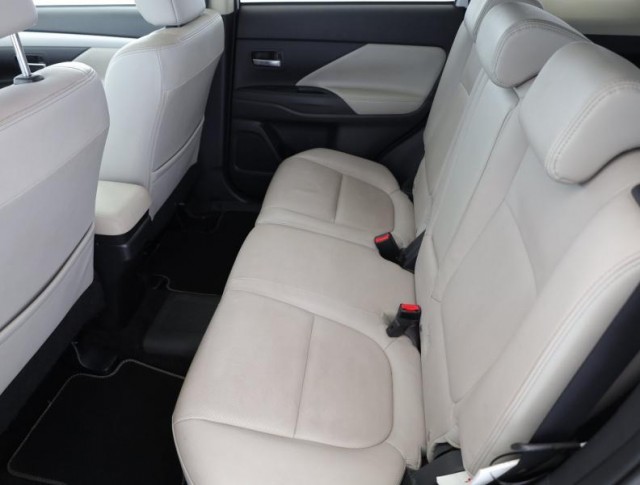 Mitsubishi Outlander  2.0 PHEV 