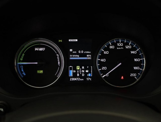 Mitsubishi Outlander  2.0 PHEV 