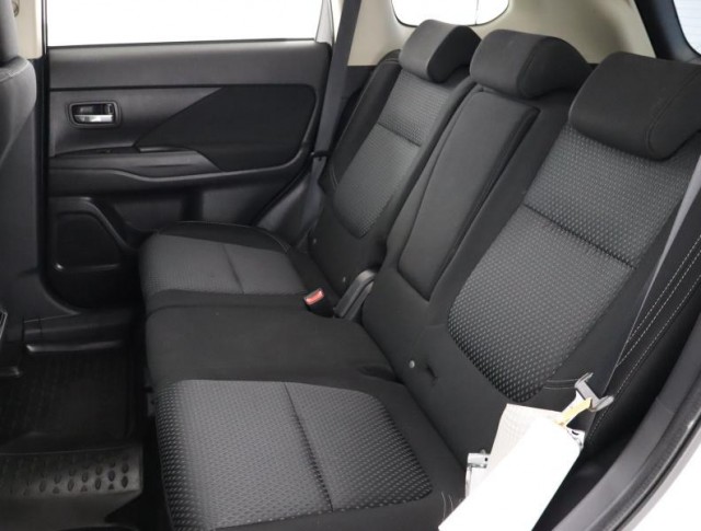 Mitsubishi Outlander  2.0 Intense