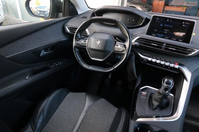 Peugeot 3008  1.2 PureTech 
