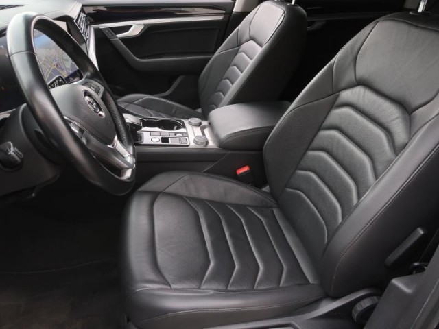 Volkswagen Touareg  3.0 TDI 