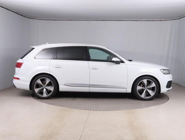 Audi Q7  3.0 TDI S-Line