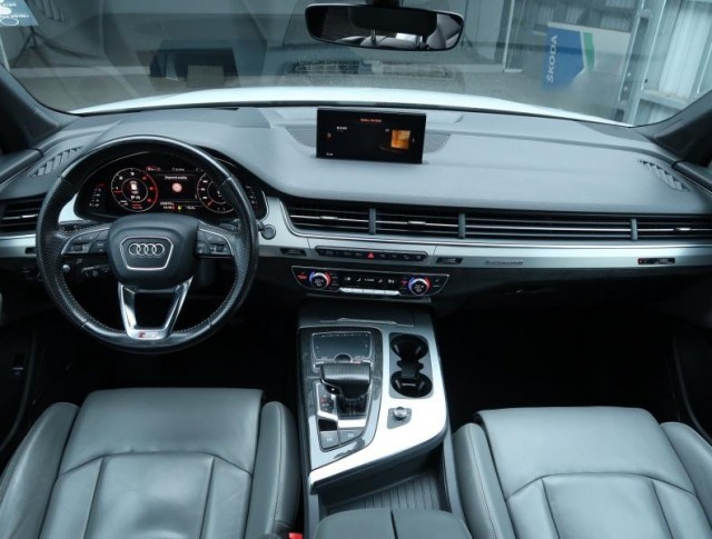 Audi Q7  3.0 TDI S-Line