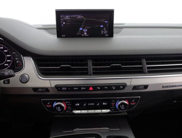 Audi Q7  3.0 TDI S-Line