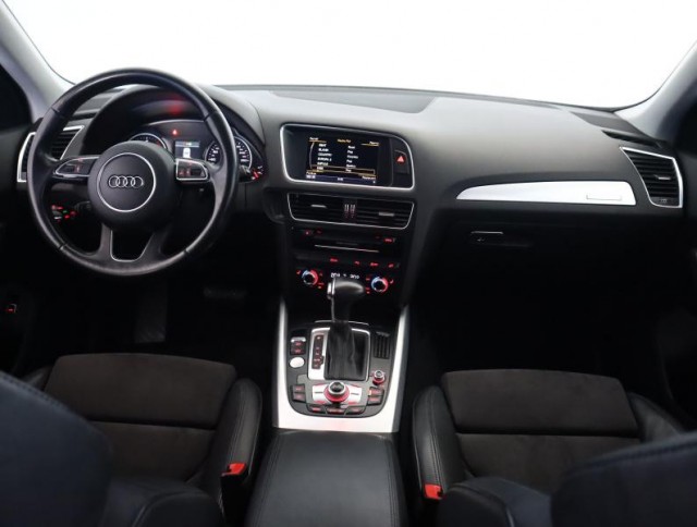 Audi Q5  3.0 TDI S line