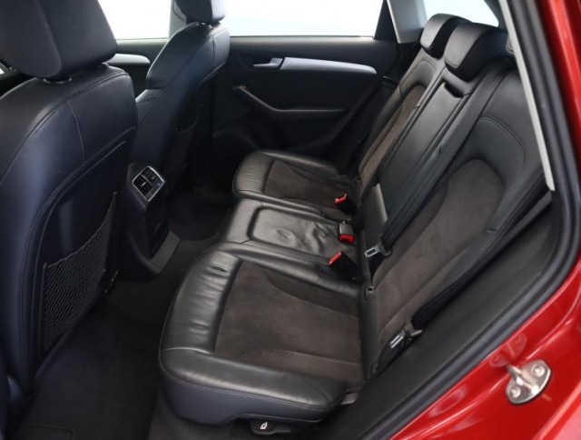 Audi Q5  3.0 TDI S line