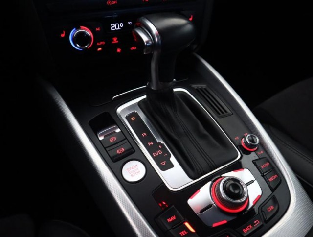 Audi Q5  3.0 TDI S line