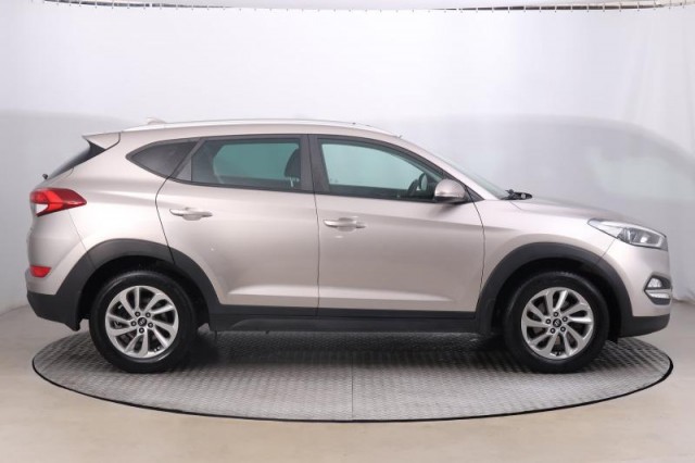 Hyundai Tucson  1.7 CRDi Trikolor