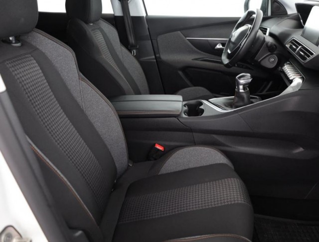 Peugeot 3008  1.5 BlueHDi 