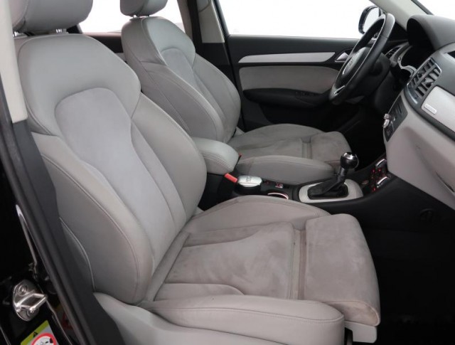 Audi Q3  2.0 TDI S line