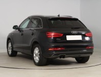 Audi Q3  2.0 TDI S line