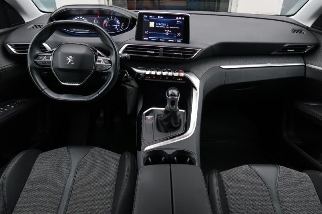 Peugeot 5008  PureTech 130 