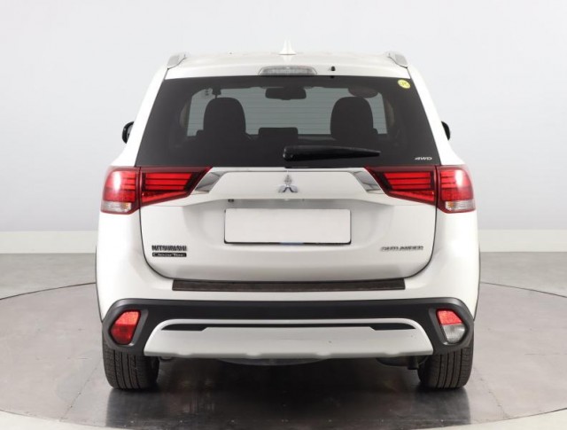 Mitsubishi Outlander  2.0 Intense
