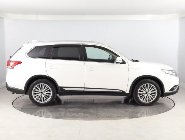 Mitsubishi Outlander  2.0 Intense