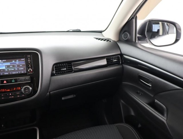 Mitsubishi Outlander  2.0 Intense