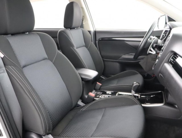 Mitsubishi Outlander  2.0 Intense