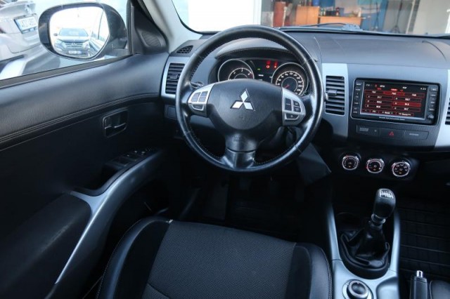 Mitsubishi Outlander  2.2 DI-D 