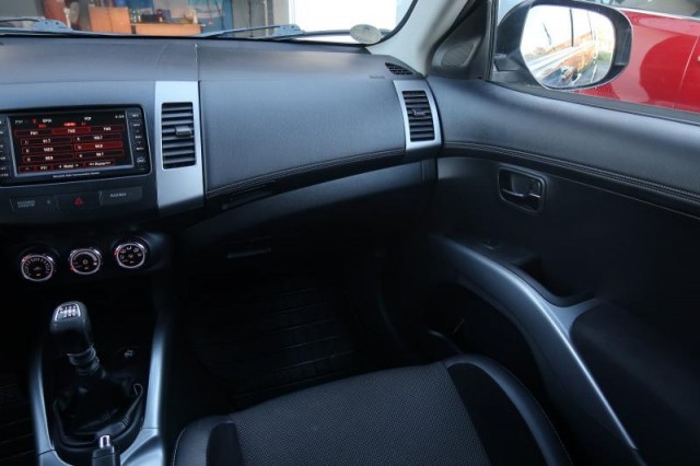 Mitsubishi Outlander  2.2 DI-D 