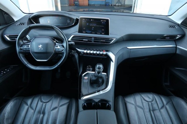 Peugeot 5008  1.5 BlueHDi Allure