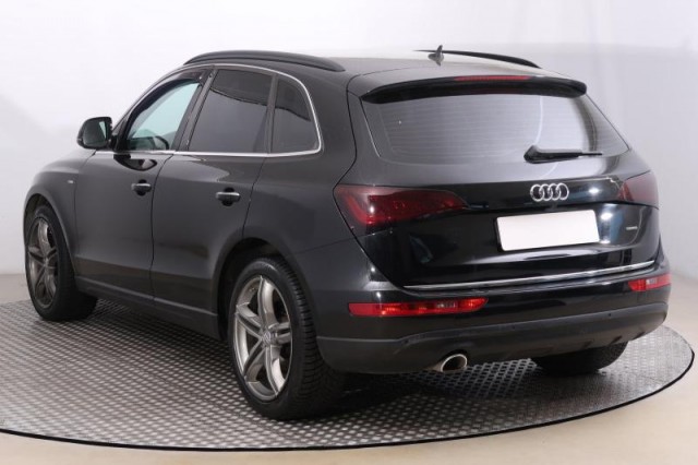 Audi Q5  2.0 TDI S line