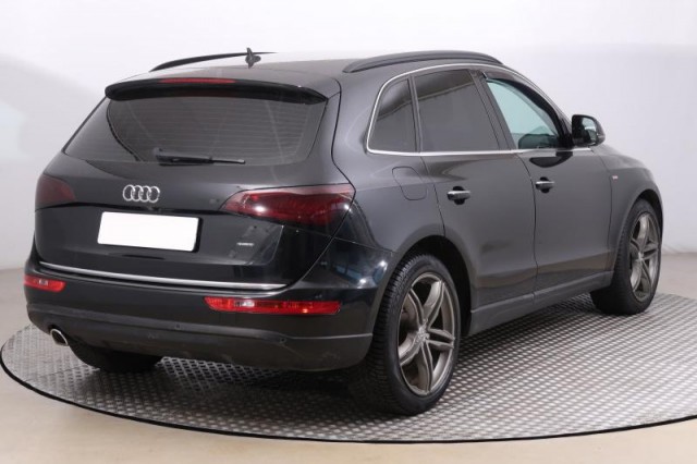 Audi Q5  2.0 TDI S line
