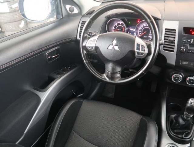 Mitsubishi Outlander  2.2 DI-D 